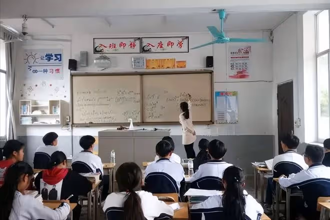 13歲學生因未完成作業，屁股被老師打開了花！警察：不違法
