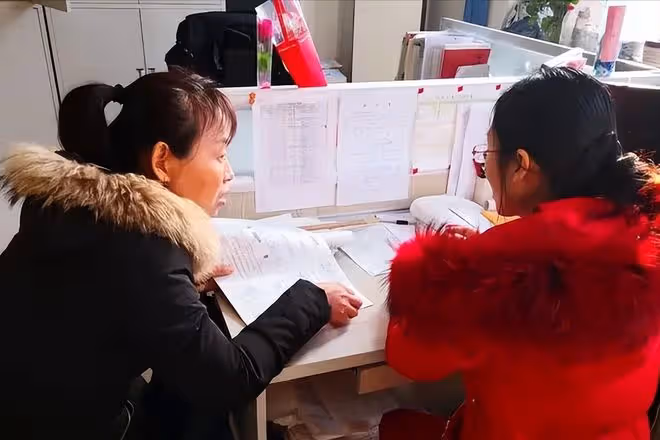 13歲學生因未完成作業，屁股被老師打開了花！警察：不違法