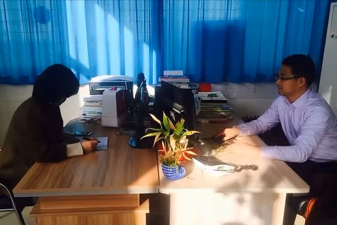 13歲學生因未完成作業，屁股被老師打開了花！警察：不違法