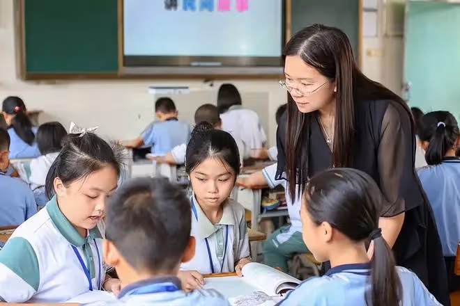 13歲學生因未完成作業，屁股被老師打開了花！警察：不違法