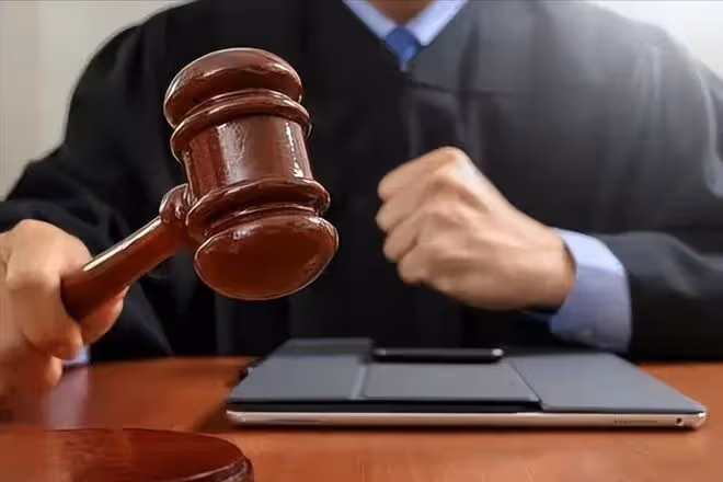 13歲學生因未完成作業，屁股被老師打開了花！警察：不違法