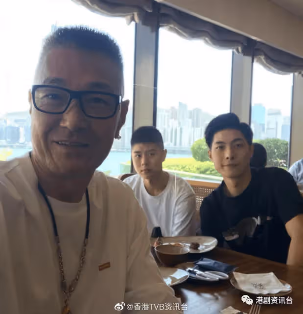 盧惠光曬細仔合照父子唔似樣!17歲Jovan五官清秀成星二代潛力股