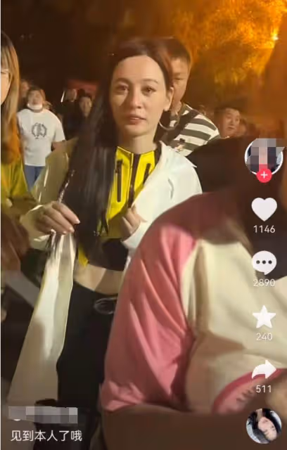 網紅唐藝路人視角翻車,近照憔悴牙齒突出,網友直呼認不出