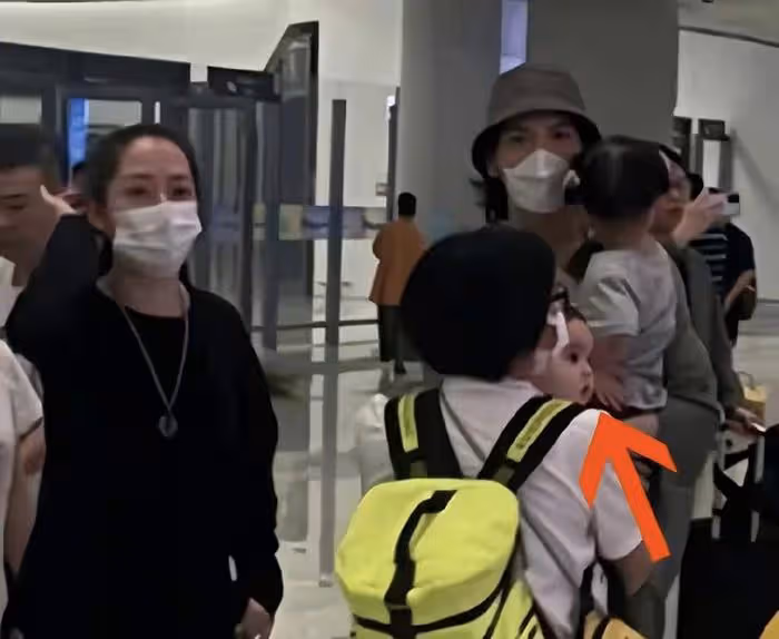 向佐牽郭碧婷為二胎辦周歲宴,兒子英文名曝光,女兒備受爺爺奶奶寵愛