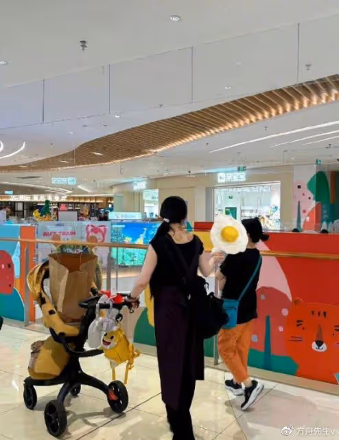 向佐牽郭碧婷為二胎辦周歲宴,兒子英文名曝光,女兒備受爺爺奶奶寵愛