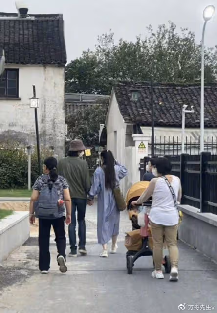 向佐牽郭碧婷為二胎辦周歲宴,兒子英文名曝光,女兒備受爺爺奶奶寵愛