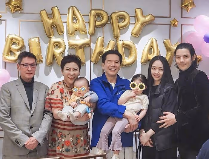 向佐牽郭碧婷為二胎辦周歲宴,兒子英文名曝光,女兒備受爺爺奶奶寵愛