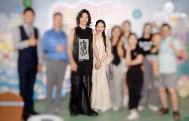 向佐曬兒子周歲宴,現場緊摟郭碧婷秀恩愛,兒女露正臉都是高顏值