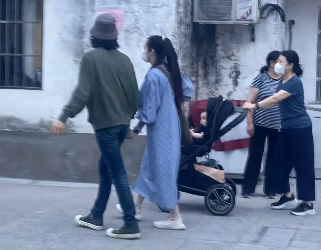 向佐曬兒子周歲宴,現場緊摟郭碧婷秀恩愛,兒女露正臉都是高顏值