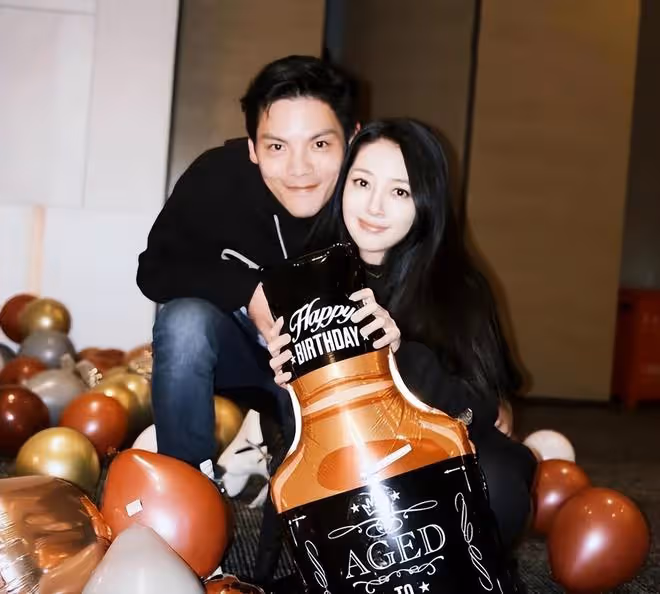 向佐曬兒子周歲宴,現場緊摟郭碧婷秀恩愛,兒女露正臉都是高顏值