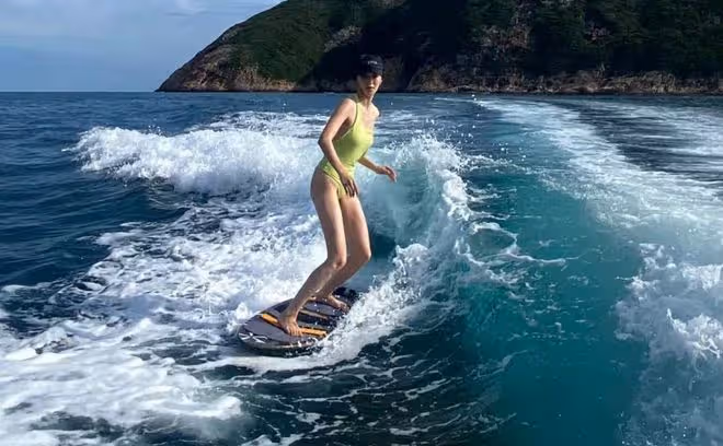 吳千語曬無修圖衝浪照,穿泳裝秀真實曲線,臉上雀斑凸起小腹搶鏡