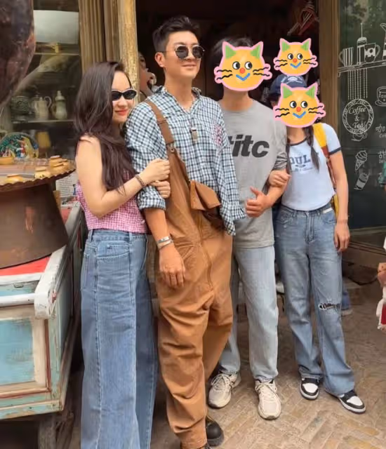 偶遇霍思燕杜江出遊,夫妻穿搭被嘲難看,一個不洋氣一個像賣魚