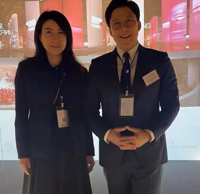 郭晶晶一家五口看展,三個孩子露正臉顏值高,女兒被指長得像奶奶