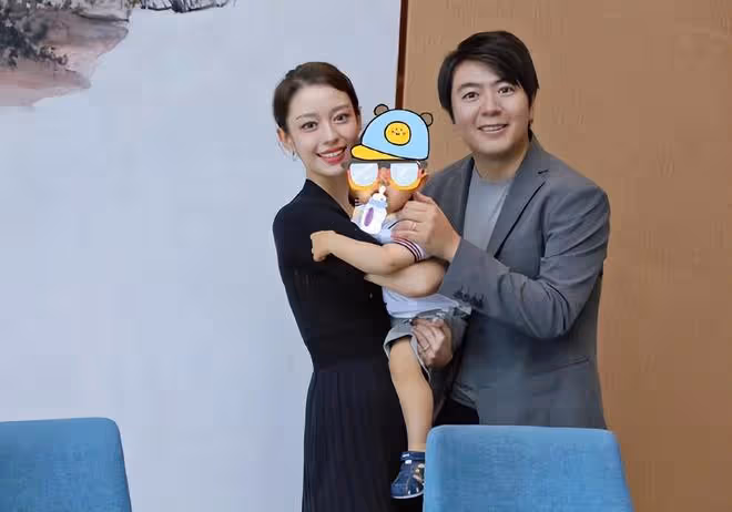 郎朗曬全家福慶41歲生日,2歲兒子久違出鏡,祖孫三代同框超有愛