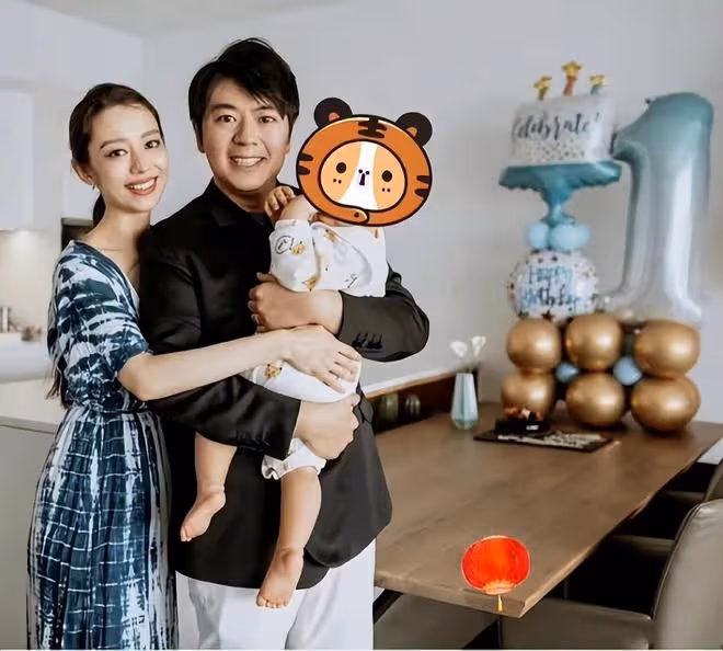 郎朗曬全家福慶41歲生日,2歲兒子久違出鏡,祖孫三代同框超有愛
