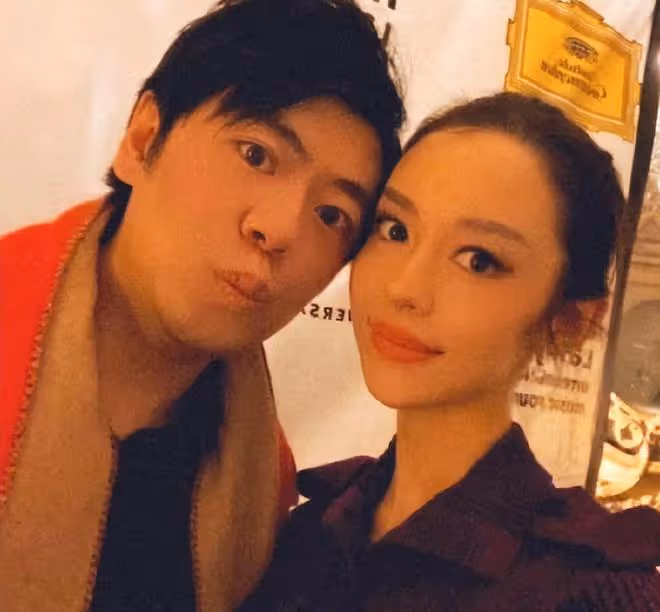 郎朗曬全家福慶41歲生日,2歲兒子久違出鏡,祖孫三代同框超有愛