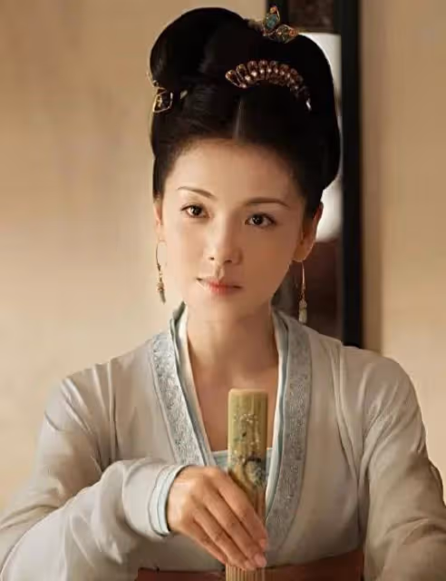 看臉絕美,看體格虎背熊腰,這6位女明星的大骨架太不懂事了