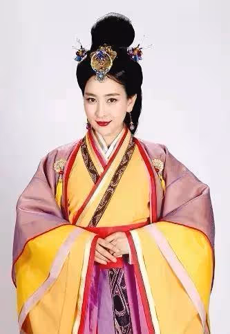 看臉絕美,看體格虎背熊腰,這6位女明星的大骨架太不懂事了
