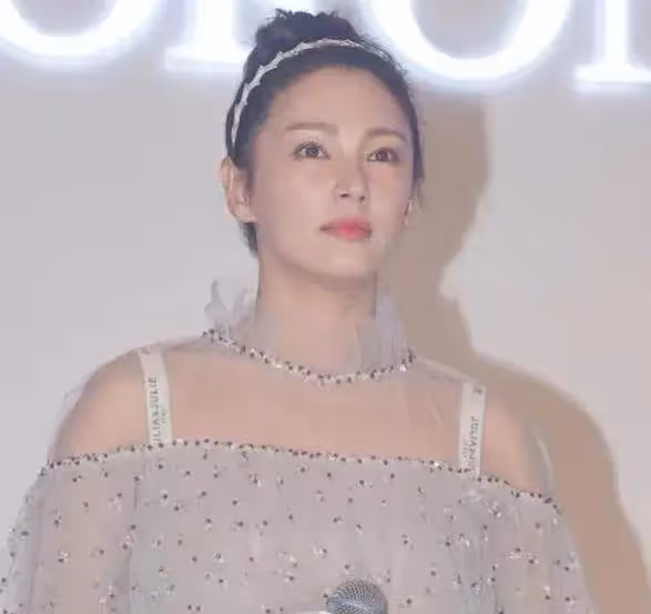 看臉絕美,看體格虎背熊腰,這6位女明星的大骨架太不懂事了
