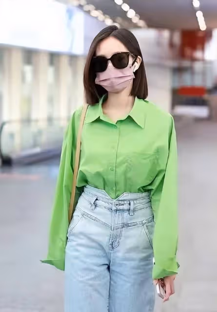 被李一桐的私服驚艷了,將「襯衫+牛仔褲」穿出高級感,還很洋氣