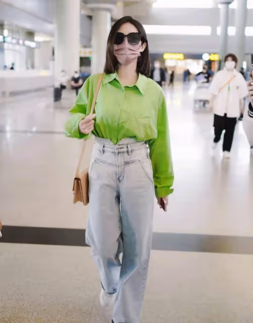 被李一桐的私服驚艷了,將「襯衫+牛仔褲」穿出高級感,還很洋氣