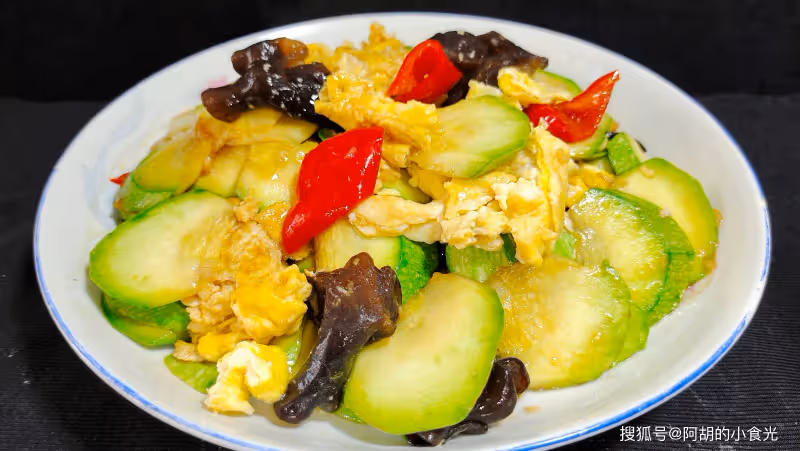 原來雞蛋和它更配，出乎意料的美味！隨手炒一盤，夠脆嫩夠下飯，一盤配一鍋飯