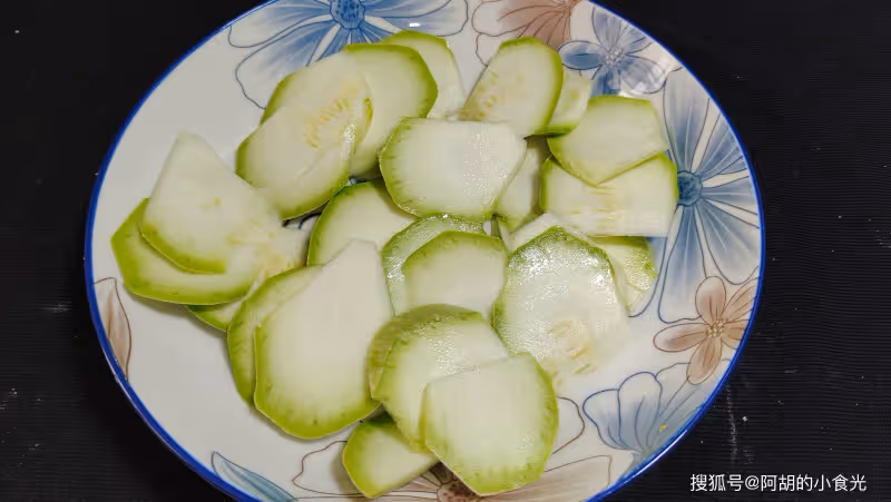 原來雞蛋和它更配，出乎意料的美味！隨手炒一盤，夠脆嫩夠下飯，一盤配一鍋飯