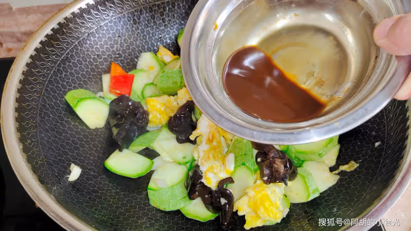 原來雞蛋和它更配，出乎意料的美味！隨手炒一盤，夠脆嫩夠下飯，一盤配一鍋飯