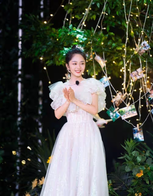 譚松韻私服超好看!「襯衫+短褲」清爽乾淨,值得小個子女生借鑑
