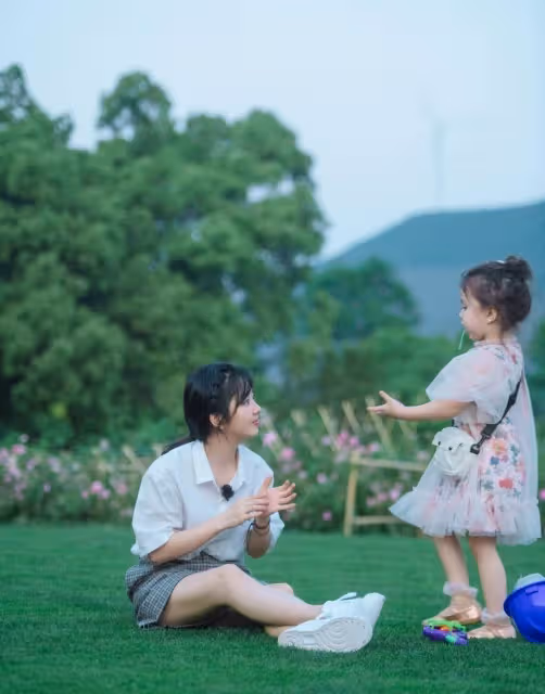 譚松韻私服超好看!「襯衫+短褲」清爽乾淨,值得小個子女生借鑑
