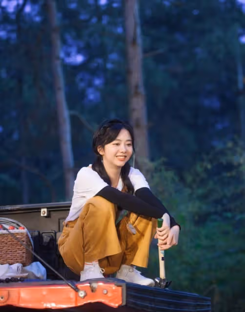 譚松韻私服超好看!「襯衫+短褲」清爽乾淨,值得小個子女生借鑑