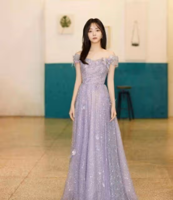 譚松韻新片來襲,黑白西裝化身職場女性,又美又颯氣場強大