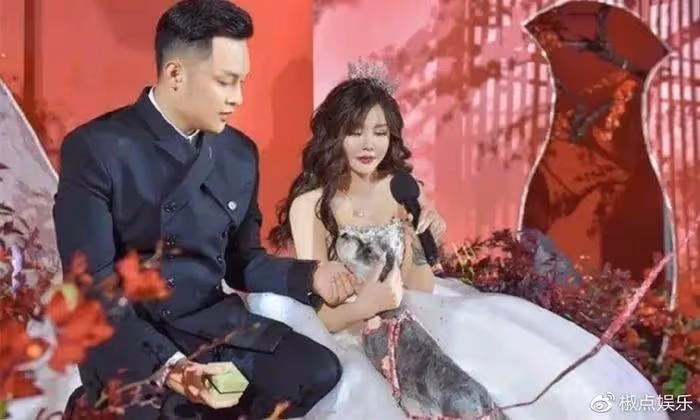 24歲女網紅官宣四婚:整容33次,三結三離多次出軌,網友直呼快封殺