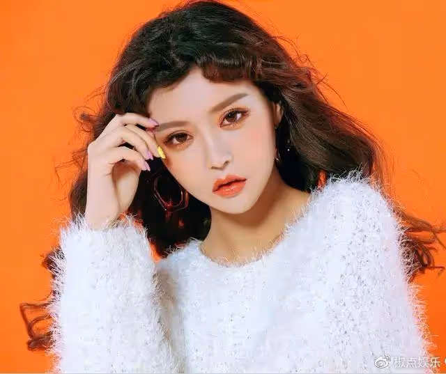 24歲女網紅官宣四婚:整容33次,三結三離多次出軌,網友直呼快封殺