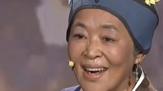 倪萍演紅樓被指醜化劉姥姥！眼淚鼻涕齊流，賣力演出卻被嘲太出戲