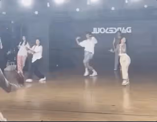 伊能靜兒子罕曬跳舞視頻，21歲哈利動作絲滑，四肢比女生還柔軟
