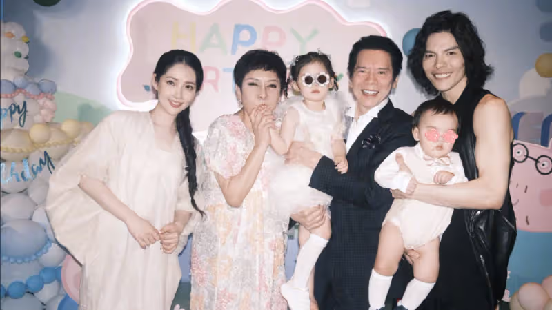 向佐曬全家福為1歲兒子慶生，喊郭碧婷「大寶貝」，兒女五官秀氣