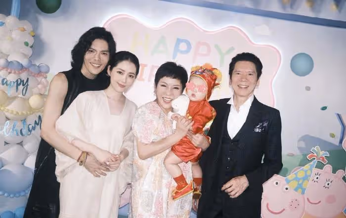向佐曬全家福為1歲兒子慶生,喊郭碧婷「大寶貝」,兒女五官秀氣