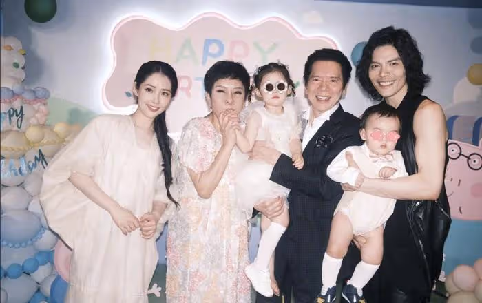 向佐曬全家福為1歲兒子慶生,喊郭碧婷「大寶貝」,兒女五官秀氣