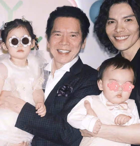 向佐曬全家福為1歲兒子慶生,喊郭碧婷「大寶貝」,兒女五官秀氣