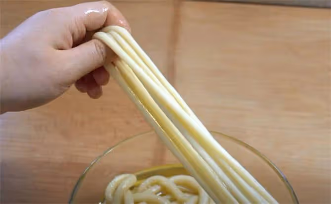 油炸饊子做法,掌握這個關鍵步驟,酥脆不膩口,比肉還香