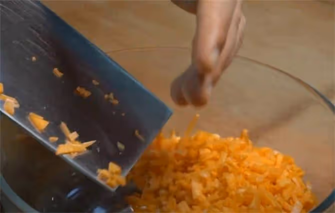 麵粉里加根蘿蔔,不烙餅不油炸,簡單一做,比油條還好吃