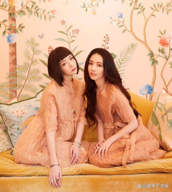 高曉松前妻曬和郭碧婷合影,周歲宴海量照片曝光,郭碧婷穿搭被嘲