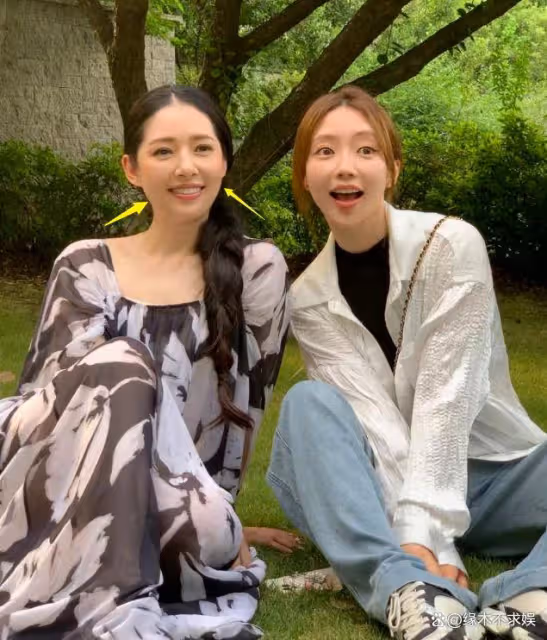 高曉松前妻曬和郭碧婷合影,周歲宴海量照片曝光,郭碧婷穿搭被嘲