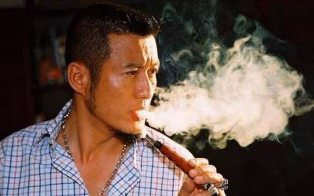 涉毒藝人孫興線下復出,致演出場所被罰5萬,多家官媒發聲表態