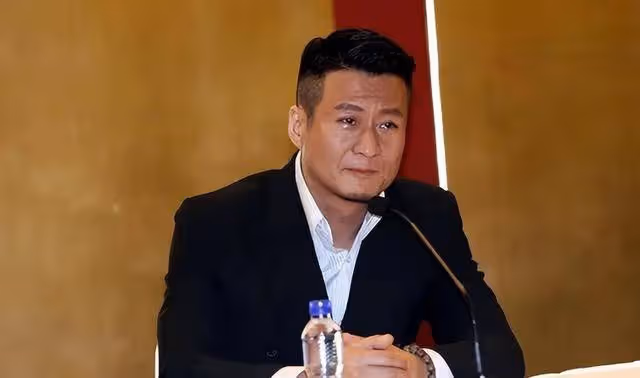 涉毒藝人孫興線下復出,致演出場所被罰5萬,多家官媒發聲表態