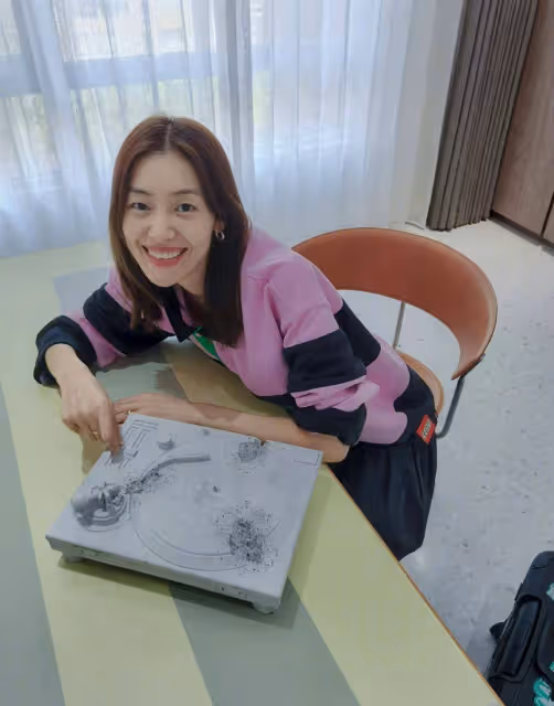劉雯私服穿搭高級又自在,這兩款秋天造型,舒適又大方,直接拿去
