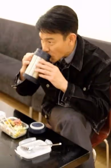 劉德華61歲依舊凍齡,不喝冷飲、長期茹素,6個飲食習慣公開
