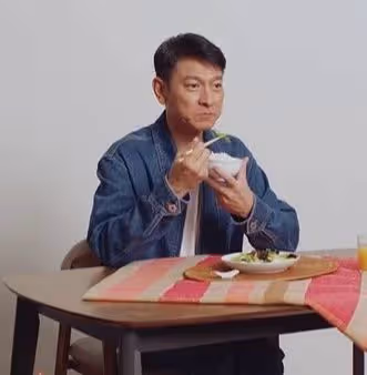 劉德華61歲依舊凍齡,不喝冷飲、長期茹素,6個飲食習慣公開