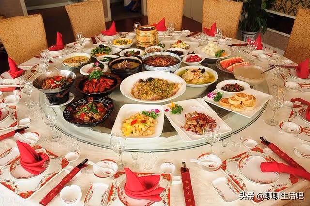 大伯家請年飯,大吃大喝又想讓我家買單,我心生一計後,通體舒暢